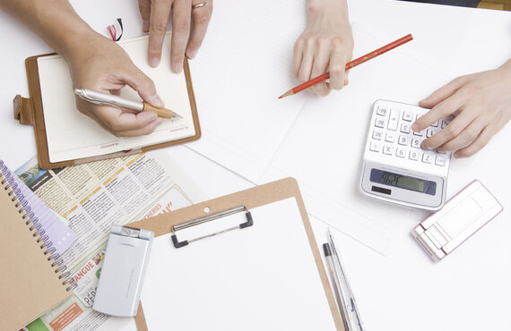 屋根の工事をお考えの際はぜひお見積をご依頼ください | 富士宮市で外壁塗装なら有限会社 ペイントショップ栄和